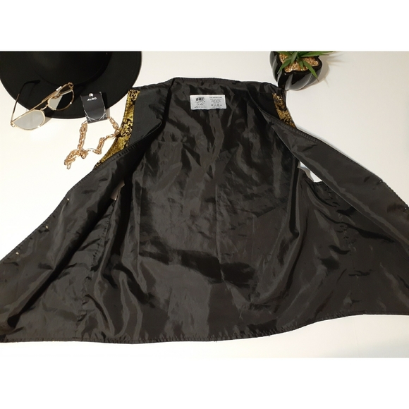 Unisex Gold Metallic Ornate Tuxedo Vest - Picture 5 of 9